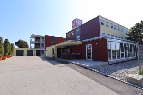 iQ-Hotel — photo 1
