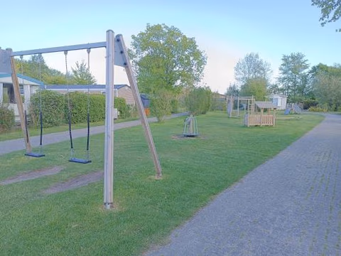 BJ Chalets - Simonsgat 40 - Vakantiepark Lauwersoog- Chalet aan SPEELTUIN — foto 5