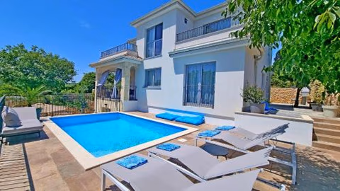 Luxury apartment Viktorija with private pool — foto 4