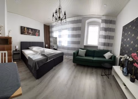 Historisches Haus am Fuße der Festung Ehrenbreitstein am schönen Rhein — photo 1