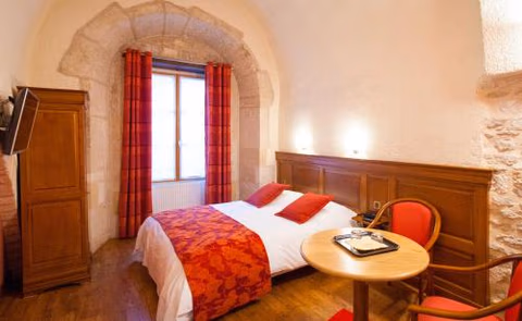 Logis Hôtel Le Cheval Blanc — foto 1