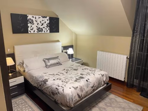 Habitaciones en chalet con jardín — foto 1