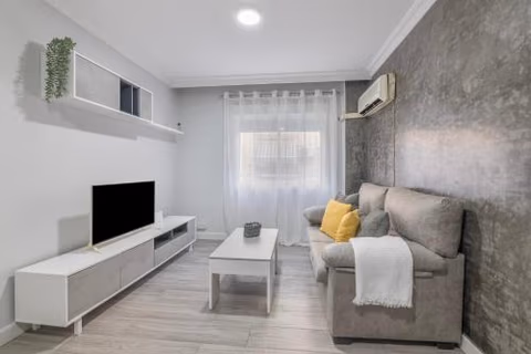 Grey House — foto 1