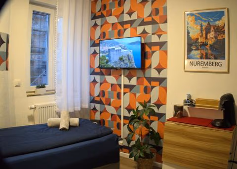 ModernesMiniZimmer-Stadtnah-SelfCheckIn-Parkplatz — photo 2