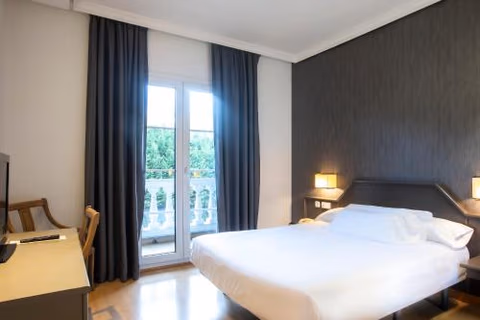 Hotel Urdanibia Park — foto 1