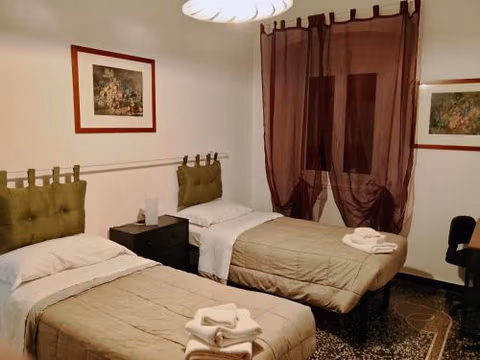 WOW HOME 2 - 175 mq - posteggio privato - davanti porto traghetti - fino a 10 posti letto - balcone — foto 3