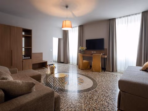 HNN Luxury Suites — photo 2