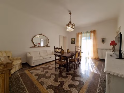 WOW HOME 2 - 175 mq - posteggio privato - davanti porto traghetti - fino a 10 posti letto - balcone — foto 9