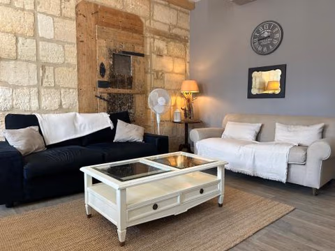 Bel appartement en pierre de 100 m2 avec cour. — foto 1