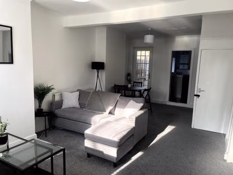 Cosy 2-Bed Home - Central Location Near Town & Train Station — foto 1
