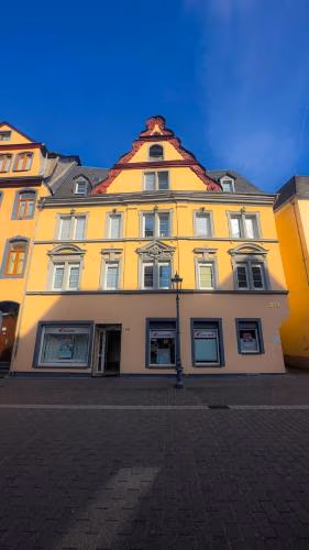 Historisches Haus am Fuße der Festung Ehrenbreitstein am schönen Rhein — photo 5