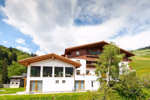 Hotel Cuntera — foto 1