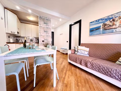 Dock of the Bay Genova, Stylish Apartment in the Heart of Genoa with Air Conditioning, Private free Garage, Harbour View, extra garage at 25,00 euro per night on request — foto 7