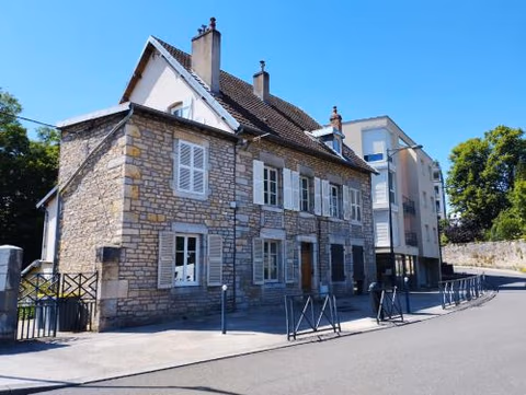 Les Glycines, un air de campagne à la ville — foto 1