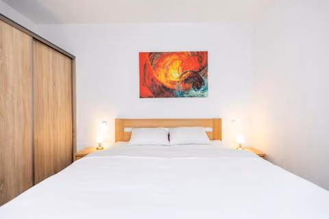 ALURE RESIDENCES 12 & 24h self check-in & private parking next to the apartment building included, CITY CENTER right on SNP Square in a quiet passage, new building, best deal in town — foto 4