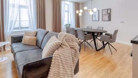 NEU FEWO FUERSTENLOGE 1-6 Pers hinter dem Markgräflichen Opernhaus - 2 Schlafzimmer mit Boxspringbetten 4 Einzel oder 2 Doppelbetten, Balkon und Einbauküche, Barrierearm — foto 4