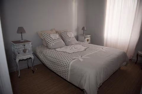 Bel appartement en pierre de 100 m2 avec cour. — foto 6