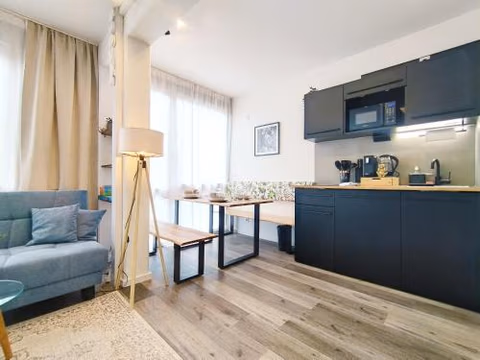 Design Apartment für bis zu 4 im 2 OG, modern, Dachterrasse, Grill, ruhige Lage, Disney plus, Wii, LAN und WLAN — foto 8