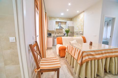 Apartamentos La Gruta de Aracena con patio — foto 1
