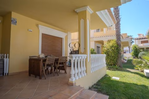 Sunny Escape w Pool & Garden by The Coast Exclusive Rentals — foto 7