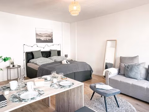 Zentrales Apartment mit TV, Küche und Mikrowelle — foto 1