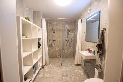 Beautiful group Room in Bern with Parking & Massage — foto 4