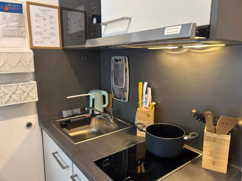 ModernesMiniZimmer-Stadtnah-SelfCheckIn-Parkplatz — photo 4