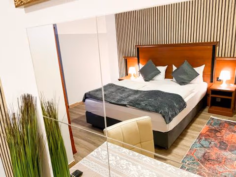 City Hotel West — foto 1
