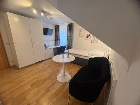 Einzelzimmer mit privatem Bad nähe Ulmer Donautal - ideal für Geschäftsreisen — foto 4