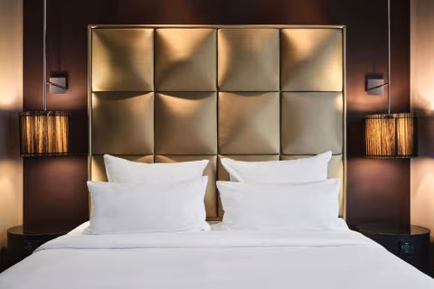 Roomers Frankfurt Central, Autograph Collection — photo 7