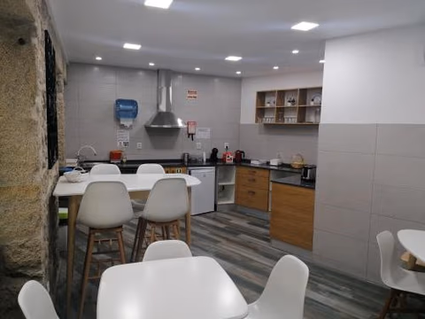 ALOJAMENTO GIRASSOL - Guest House - Quarto com casa de banho privativa — foto 9