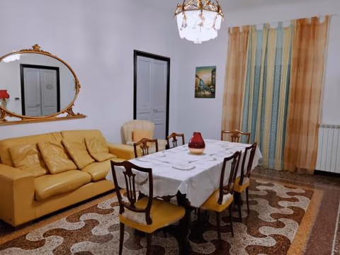 WOW HOME 2 - 175 mq - posteggio privato - davanti porto traghetti - fino a 10 posti letto - balcone — foto 4