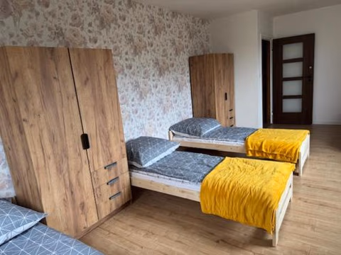 Niepołomice,noclegi, pokoje, cały dom, kwatery pracownicze — foto 1