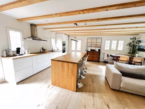 Chalet in Lausanne on edge of woods with river — foto 8