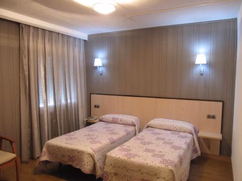 Hotel Corona de Castilla — photo 9