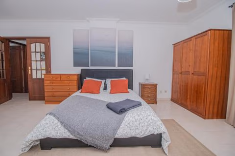 Charming Private Rooms in an Apartment A2 Penha - Faro — foto 1
