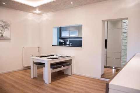 Ring48 City Living - modernes Wohnen mit Wohlfühlambiente mitten im Stadtzentrum - vollausgestattete Küche, Bad mit Duschbadewanne, Parkplatz — foto 9