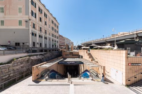 300 meters from the Genoa Aquarium and San Giorno Metro, Self Checkin and Fast Internet — foto 4