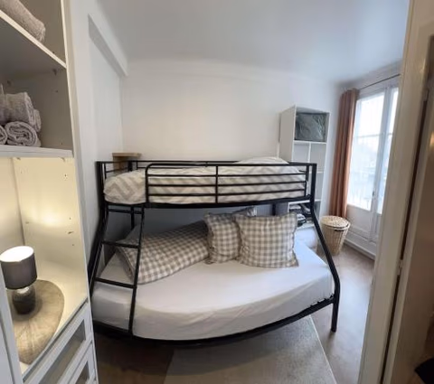 Bright and renovated 2-room apartment, Center — foto 4