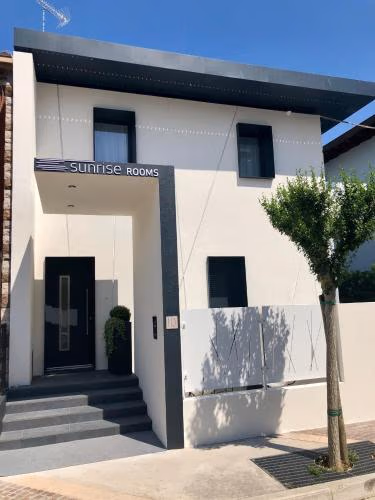 Sunrise Rooms — foto 1