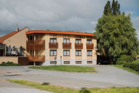 Hotel Rokoko Košice - free parking — foto 7