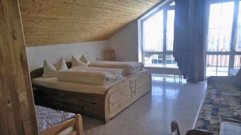 Gästehaus am Rathaus, Mehrbettzimmer 2 — foto 6