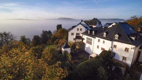 Burghaus & Villa Kronenburg (Villa Kronenburg) — photo 1