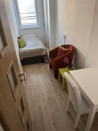 Budget Single Room Old Town — photo 6