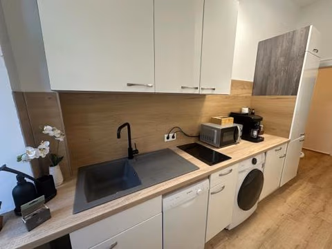 Modern luxury apartment central parking — photo 4