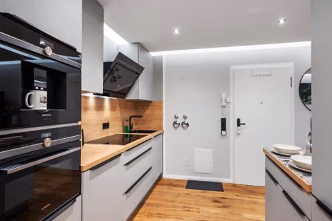 EDLER WOHNRAUM Noble Stadtoase mit Boxspringbett, Kaffeevollautomat, Lift & Parkplatz — foto 3