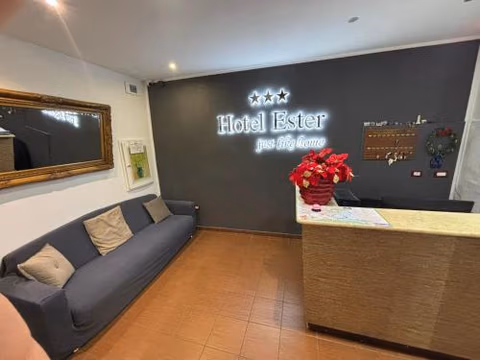 Hotel Ester — foto 1