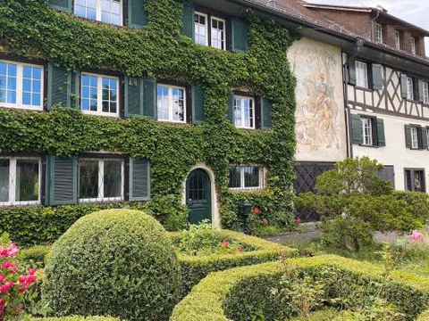 Historisches Fachwerkhaus mit Blick auf den See — foto 1