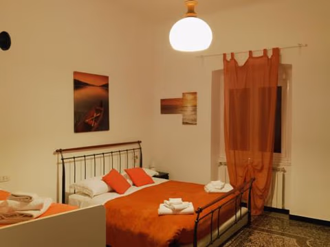 WOW HOME 2 - 175 mq - posteggio privato - davanti porto traghetti - fino a 10 posti letto - balcone — foto 7