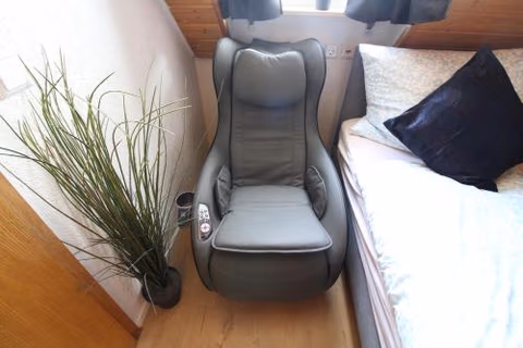 CityStayOne - Kleines Standardzimmer im Zentrum für eine einfache Übernachtung No kitchen no hotel services no reception no breakfast buffet - Of course Late check-in via self check-in high-speed WiFi smart TV good mattresses a quick and easy check-out — foto 6